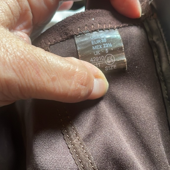 Women’s Brown Suede Dress Boots 3 1/2” Heels. EUC - Picture 4 of 4